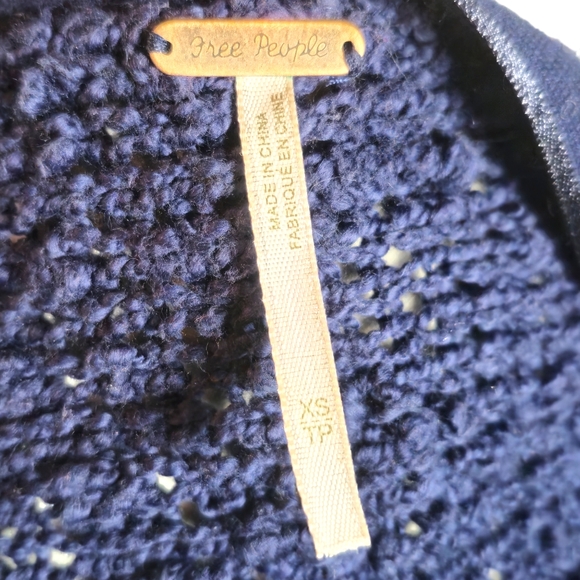 Free People V Neck Shaggybear Songbird Size XS - Picture 7 of 9